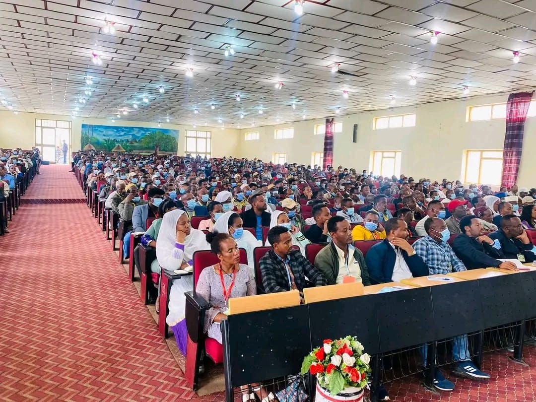 በሀዲያ ዞንና በሆሳዕና ከተማ ነዋሪዎች የተደረገው የህዝብ ውይይት 