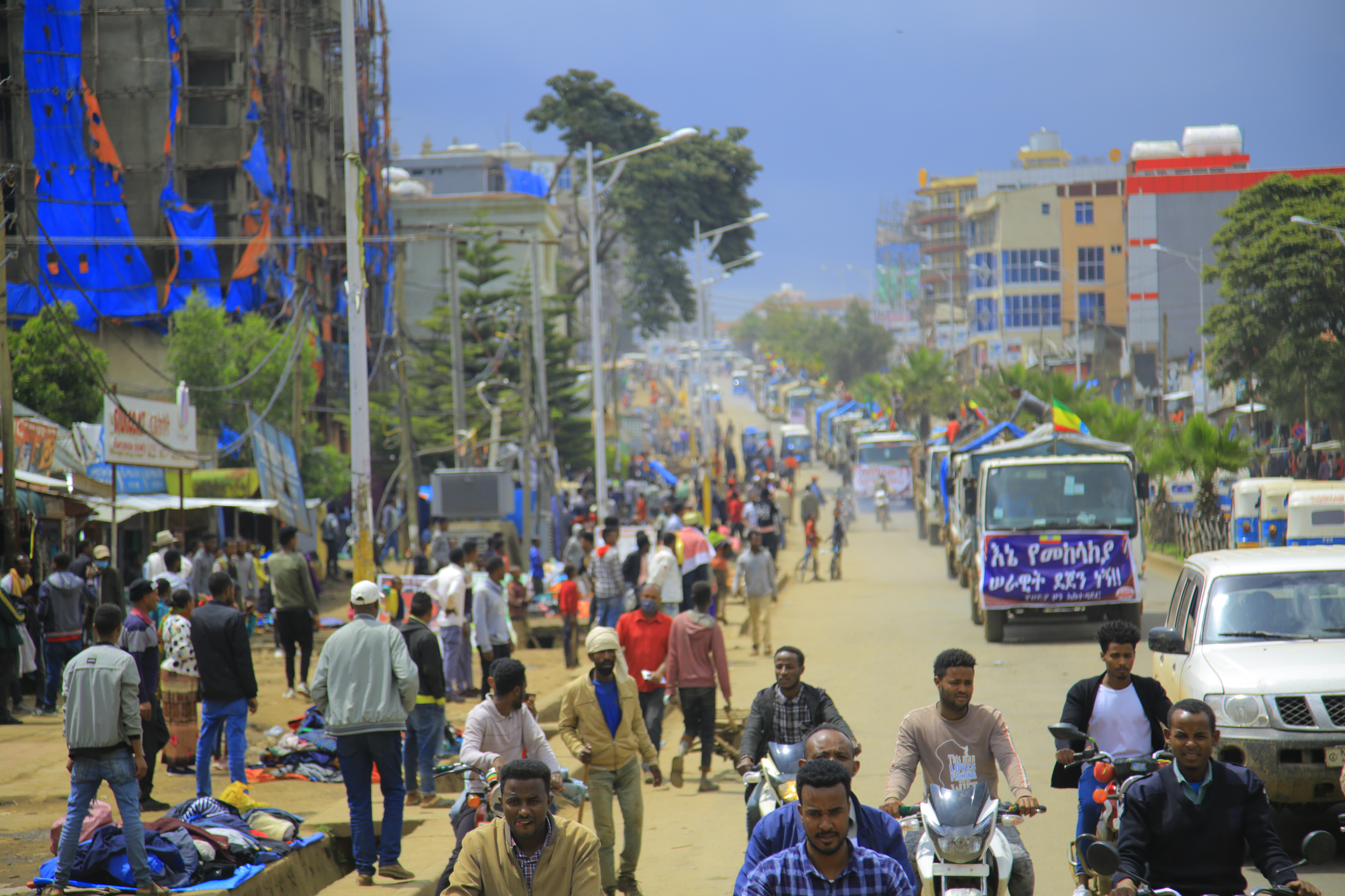 በከተማቸን በሁሉ ዘረፍ ያሉ እሴቶቻችን  ሆቴሎች ት/ቤቶች   