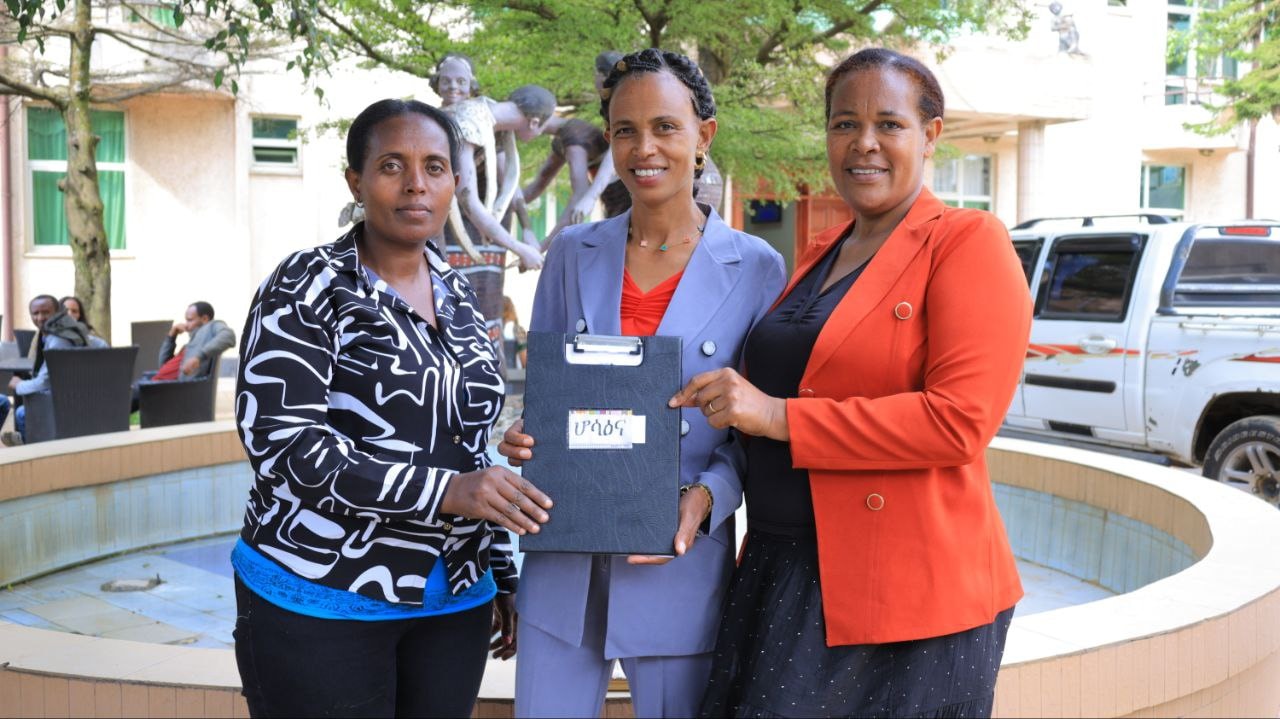 የሆሳዕና ከተማ አስተዳደር ሴቶችና ህፃናት ጉዳይ ጽ/ቤት በተጠናቀቀው በጀት ዓመት የላቀ አፈፃፀም በማስመዝገብ በዞን ደረጀ 1ኛ በማግኘት የምስክር ወረቀት ተሸላሚ መሆኑ ተገለፀ ።