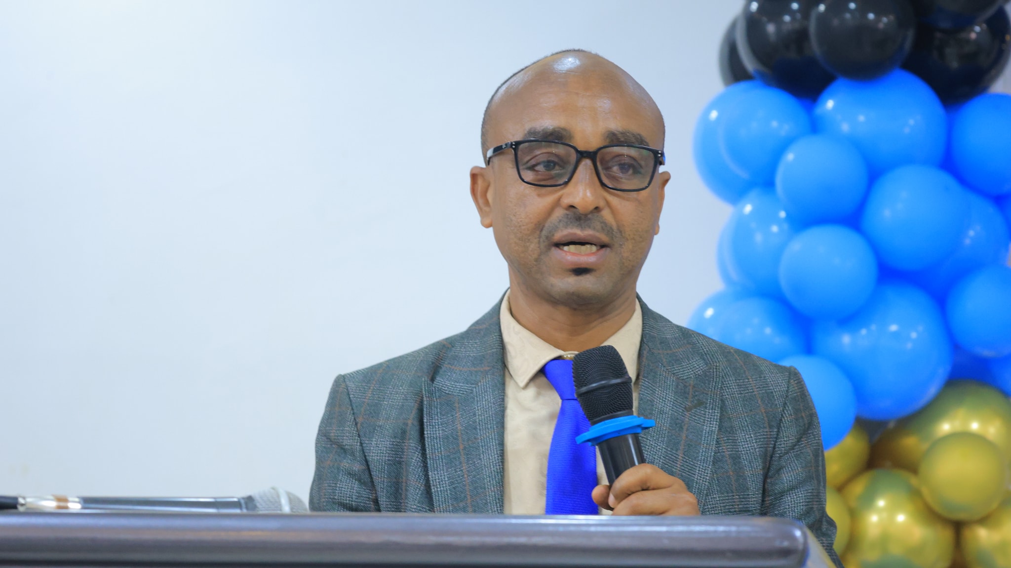 በሆሳዕና ከተማ ፋይናንስ ጽ/ቤት የመንግስት ውስን ሀብት በተገቢው በመጠቀምና በማስተዳደር የጀመረውን አበረታች እንቅስቃሴ አጠናክሮ እንዲቀጥል ከንቲባ ሳሙኤል ሽጉጤ አሳሰቡ ።