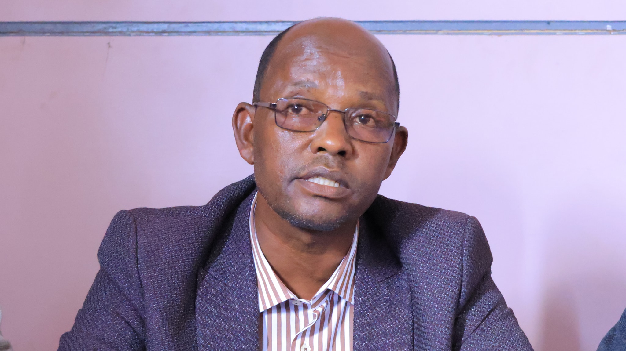 በማዕከላዊ ኢትዮጵያ ክልላዊ መንግስት በሀዲያ ዞን የሆሳዕና ከተማ አስተዳደር ማዘጋጃ ቤታዊ አገልግሎቶች ጽ/ቤት "በዘላቂ ኑሮ ማሻሻያ ማኑዋል ዙሪያ" ከባለ ድርሻ ተቋም ለተወጣጡ አመራሮችና ባለድርሻ አካላት የተዘጋጀውን ስልጠና መስጣቱን አስታወቀ ።