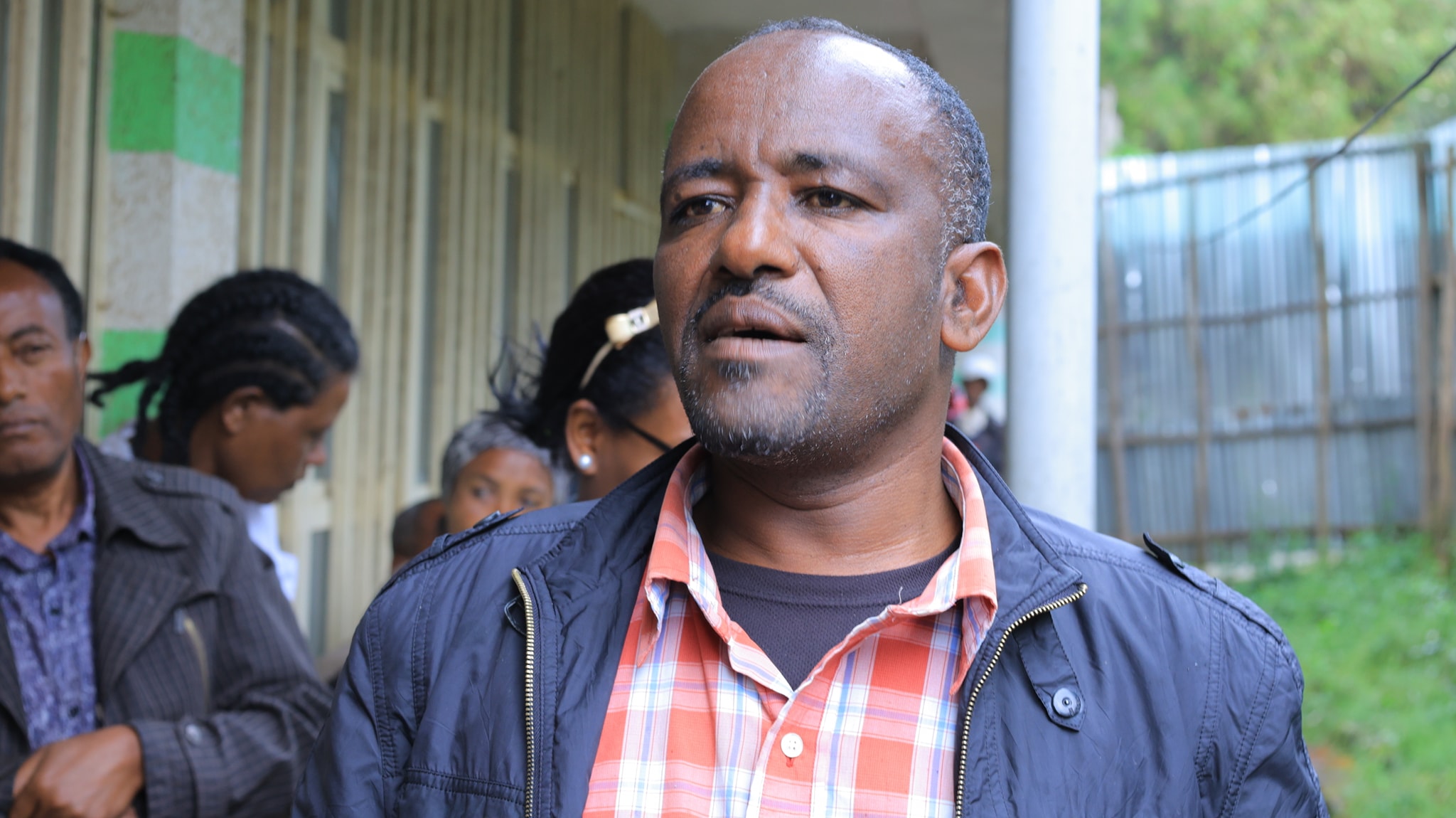 የሆሳዕና ከተማ ሠራተኛና ማህበራዊ ጉዳይ ጽ/ቤት ከአርሞንኤም ሁለተናዊ አገልግሎት የአገልጋዮች ህብረት ጋር በመተባበር 40 ለሚሆኑ አካል ጉዳተኞች ከ60ሺህ ብር በላይ የገንዘብ ድጋፍ አደረገ ።