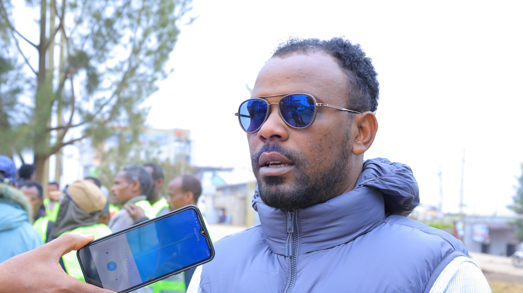 የሆሳዕና ከተማ አስተዳደር ማዘጋጃ ቤታዊ አገልግሎት ጽ/ቤት በመንገድ የሚለቀቁ እንስሳትን የሚቆጣጠሩና ከፀጥታ አካላት ጋር በመተባበር የሰዎችን ድህንነት የሚጠብቁ ደንብ አስከባሪዎችን ከተለያዩ ቀበሌያት መልምሎ ወደ ስራ ማሳማራቱን አስታወቀ ።