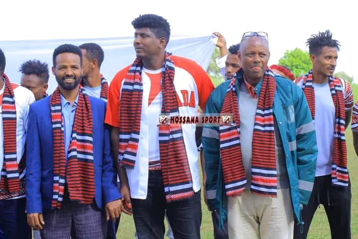 የሃዲያ ሆሳዕና ተጨዋቾች ከደጋፊዎች ጋር ትውውቅ አደረጉ
