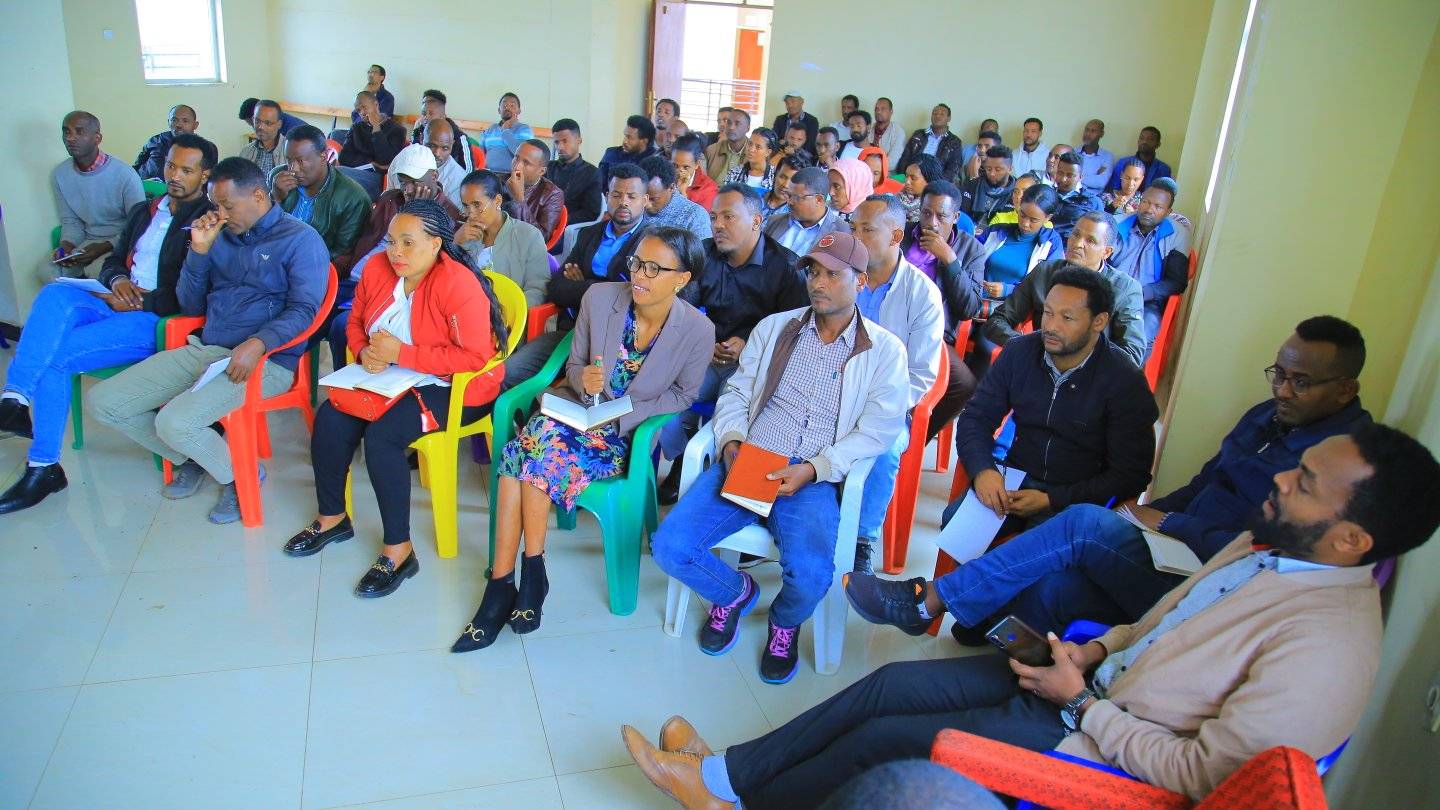 የሆሳዕና ከተማ አስተዳደር "ለብልፅግና ጉዞ ስኬት በተደራጀ መንገድ እንረባረባለን" መሪ ቃል የ2014 ዓ.ም አፈፃፀም እና የ2015 ዓ.ም የዕቅድ ዝግጅት ግምገማ መድረክ ተጀምሯል ።