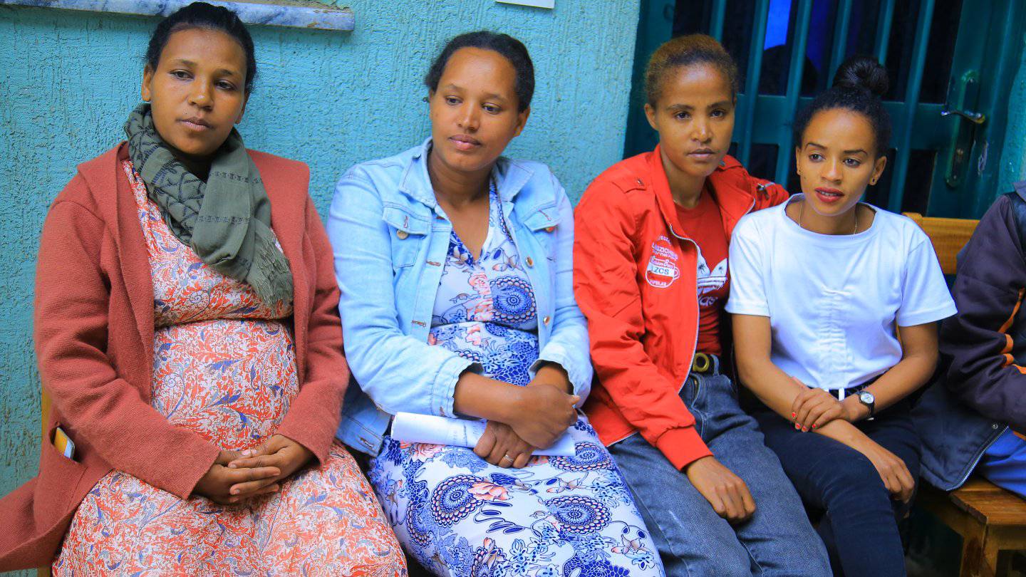 በሆሳዕና ከተማ የሊችአምባ ቀበሌ አሰተዳደር ሴቶች አደረጃጀት የበጎነት ቀን ምክንያት በማድረግ ለ40 የዘማች ቤተሰቦችና የድሃ ድሃ የሆኑ የህብረተሰብ ክፍሎች አልባሳት ፣የተለያዩ ምግብ ነክና ምግብ ነክ ያልሆኑ ቁሳቁሶች ድጋፍ አደረገ።