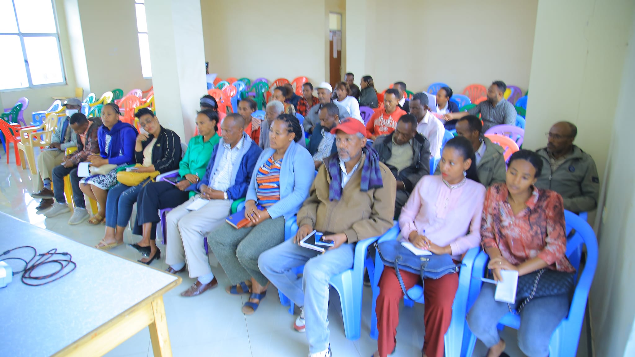 የሆሳዕና ከተማ አስተዳደር ሠራተኛና ማህበራዊ ጉዳይ ጽ/ቤት ከአማኑኤል ልማት ማህበር ጋር በመተባበር የህፃናት ጉልበት ብዝበዛና ህገ-ወጥ የሰዎች ዝውውር መከላከል በሚቻልበት ሁኔታ ላይ ትኩረት ያደረገ ስልጠና ነክ ውይይት አካሄደ።